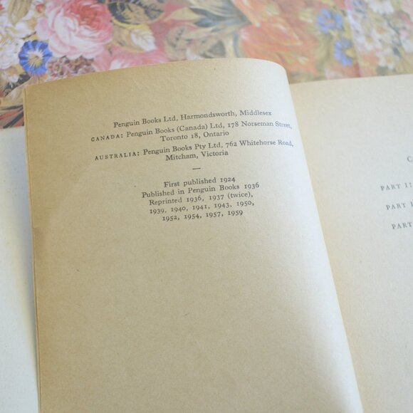 A Passage to India by E.M. Forster Penguin Books - Picture 3 of 4